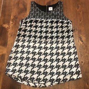 CAbi sleeveless blouse w/ slimming houndstooth